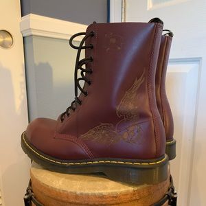 Dr Martens skull steel toed boots